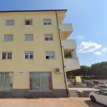 Apartment Elena Pula Exterior photo