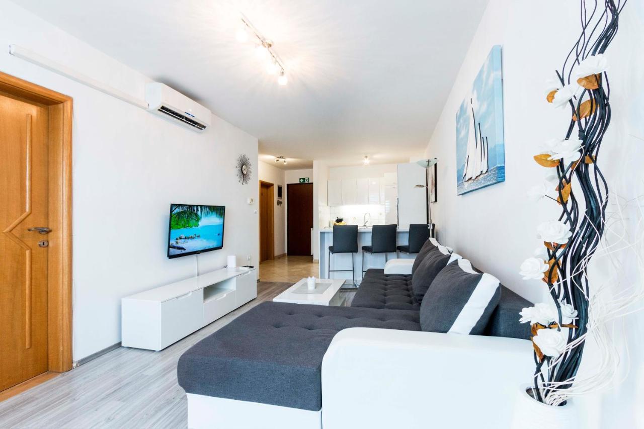 Apartment Elena Pula Exterior photo